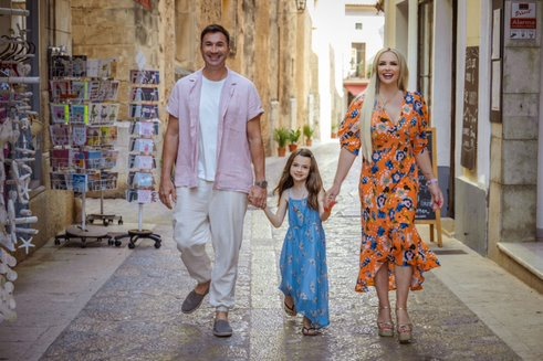 Die Katze ist zurück mit neuen Folgen bei RTLZWEI: / "Daniela Katzenberger - Familienglück auf Mallorca"
