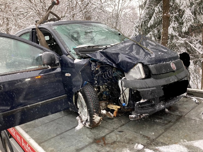 POL-PDNR: Steinebach (Sieg)- Verkehrsunfall mit leichtverletzter Fahrerin