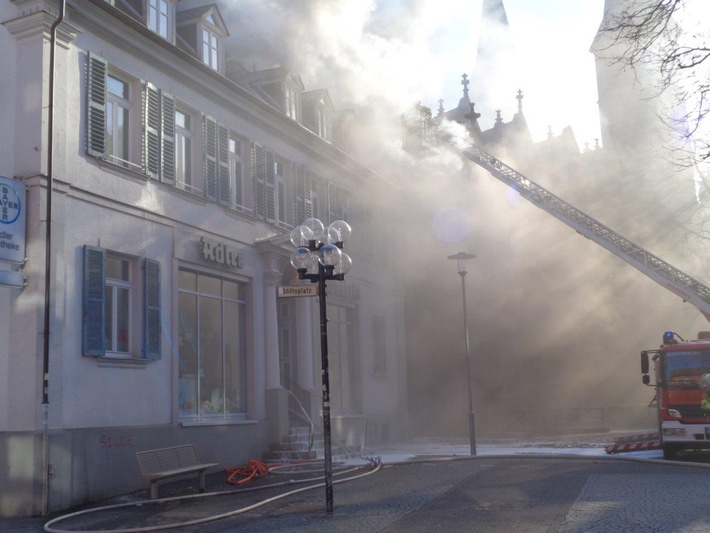 POL-PPWP: Brand eines Wohn-und Geschäftsgebäudes