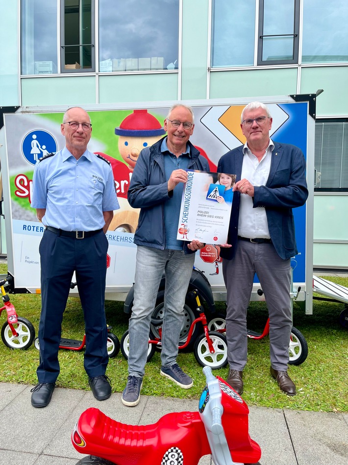 POL-SU: Spielend Verkehrsregeln lernen - Übergabe des "Rote-Ritter-Mobils"