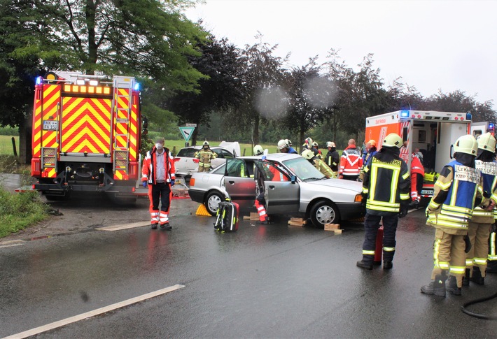 POL-VIE: Kempen: Mehrere Verletzte bei Verkehrsunfall auf der K 11