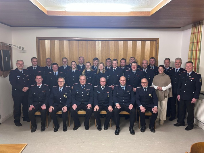 FFW Bergen: Ortsfeuerwehr Offen wählt neue Ortsbrandmeister - Zahlreiche Ehrungen für verdiente Feuerwehrkameraden