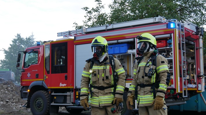 FW Celle: Bundeswehr-Feuerwehr und Feuerwehr Celle üben gemeinsam