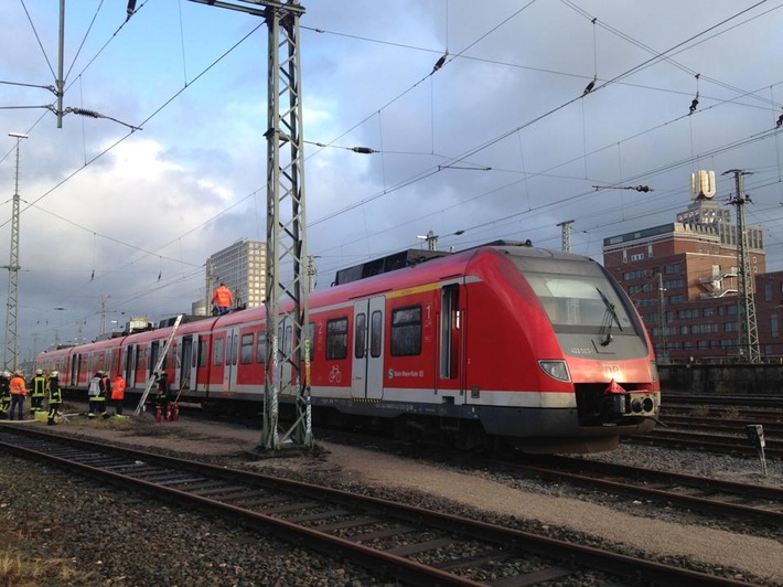 FW-DO: Leere S-Bahn in Brand geraten