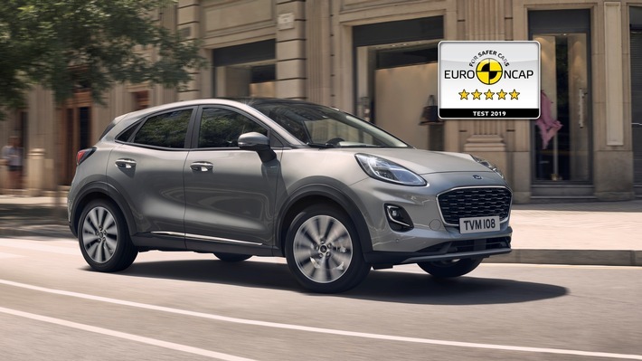 Der neue Ford Puma hat von der unabhängigen Crashtest- Organisation Euro NCAP volle fünf Sterne für seine Sicherheit erhalten - und damit die bestmögliche Bewertung. Die SUV-inspirierte Crossover-Baureihe wurde gemäß den im Jahre 2018 verschärften Testprotokollen geprüft - und erhielt 94 Prozent für den Insassenschutz von Erwachsenen, 84 Prozent für den Schutz von Kindern, 77 Prozent für den Schutz gefährdeter Verkehrsteilnehmer sowie 74 Prozent für die Sicherheitsfunktionen. Euro NCAP empfahl in diesem Zusammenhang ausdrücklich die Puma-Assistenzsysteme wie den Pre-Collision-Assist, die adaptive Geschwindigkeitsregelanlage mit Verkehrsschild-Erkennung und den Fahrspur-Piloten. Außerdem erzielte der neue Ford Puma die Höchstbewertung von 16 Punkte bei Seitenaufpralltests beziehungsweise von 12 Punkte bezüglich der Installation des Kinderrückhaltesystems. Weiterer Text über ots und www.presseportal.de/nr/6955 / Die Verwendung dieses Bildes ist für redaktionelle Zwecke honorarfrei. Veröffentlichung bitte unter Quellenangabe: "obs/Ford-Werke GmbH"