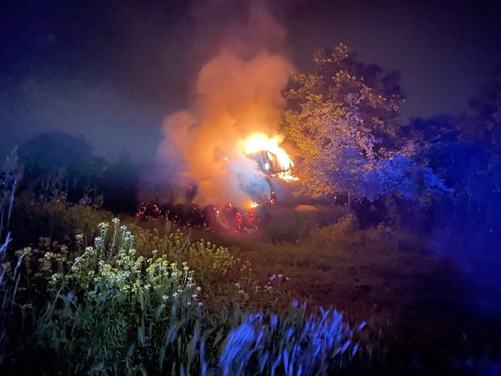 POL-PIING: Brand von gestapelten Strohballen in der Gemarkung Westerberg