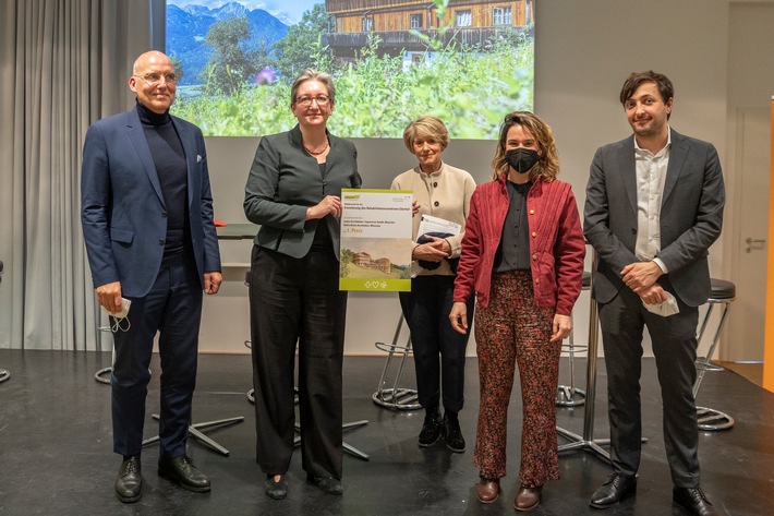 Pressemitteilung Preisverleihung Wettbewerb "Erweiterung Rehabilitationszentrum Ederhof - Bundesministerin Klara Geywitz ehrt Preisträger:innen