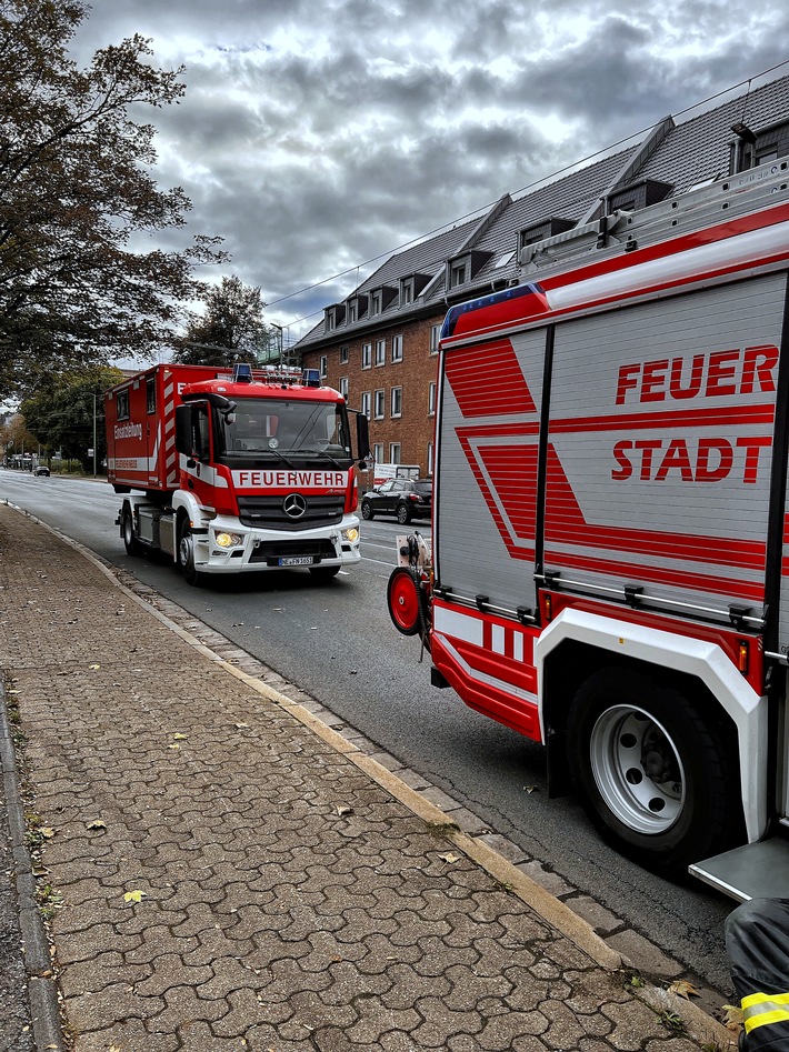 FW-NE: Brand in Industriebetrieb an der Düsseldorfer Straße nach sieben Stunden gelöscht | Keine Verletzen