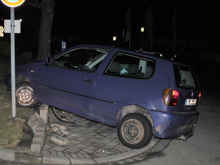 POL-HX: Auto ausgeliehen und betrunken Unfall verursacht