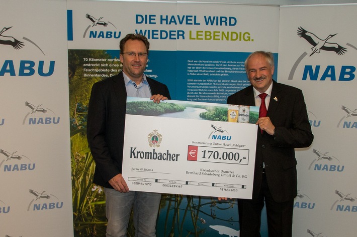 Naturbewusster Einsatz - Krombacher Brauerei unterstützt das Projekt des NABU zum Wiederanschluss des Altarmes "Vehlgaster Dorfhavel"