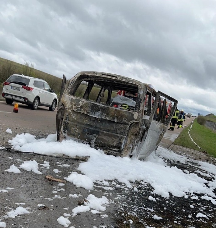 API-TH: Zwei Pkw brennen bei Erfurt auf der A 71 Ri. Schweinfurt und A 4 Ri. Dresden aus!