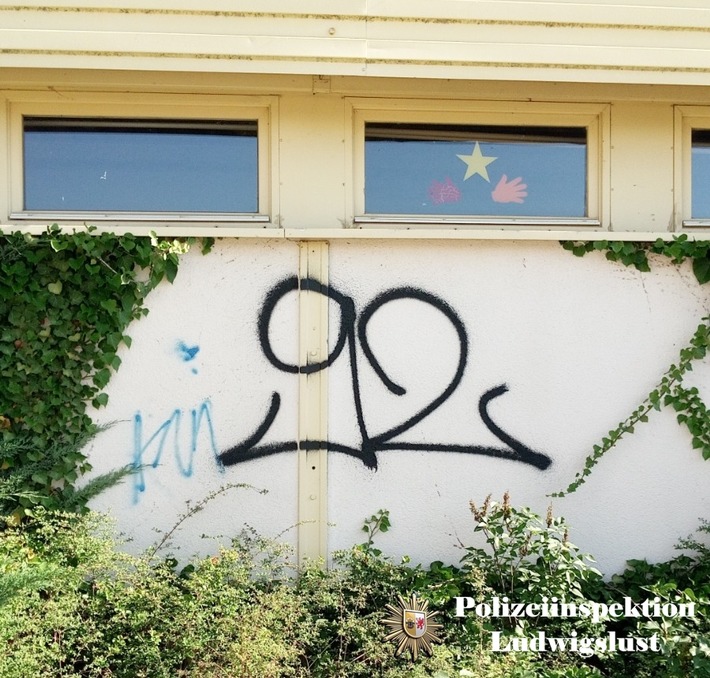 POL-LWL: Polizei ermittelt nach mehreren Graffiti- Schmierereien an Schule