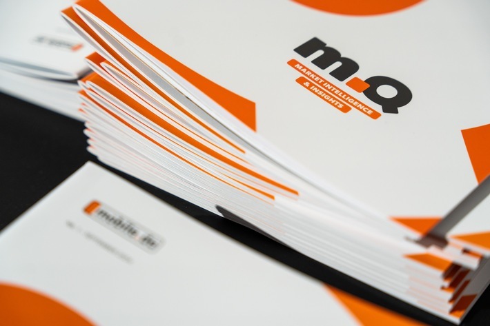 Erste Ausgabe: der "m.Q - Market Intelligence & Insights" von Deutschlands größtem Fahrzeugmarkt mobile.de / Weiterer Text über ots und www.presseportal.de/nr/39650 / Die Verwendung dieses Bildes für redaktionelle Zwecke ist unter Beachtung aller mitgeteilten Nutzungsbedingungen zulässig und dann auch honorarfrei. Veröffentlichung ausschließlich mit Bildrechte-Hinweis.