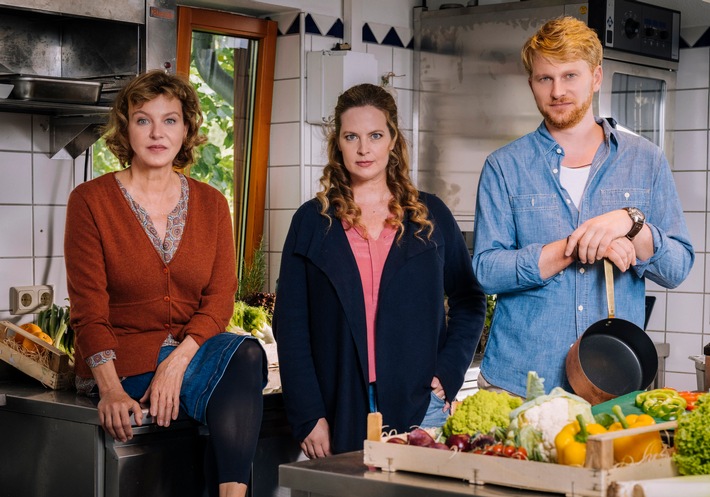 Das Erste / Neuanfang in der "Kupferkanne": ARD-Degeto-Reihe "Meine Mutter..." - zwei neue Filme mit Diana Amft und Margarita Broich in den Hauptrollen