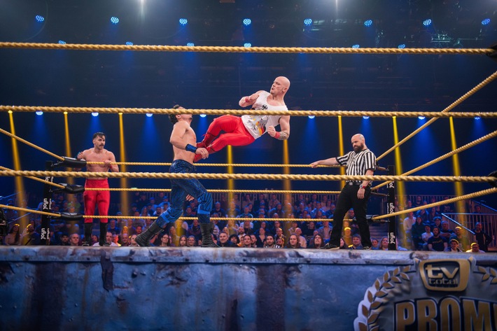 Fabian Hambüchen schickt René Casselly beim "TV total Promi Wrestling" am Samstag mit Dropkick auf die Matte / Was macht Wrestling-Superstar CESARO auf ProAcht?