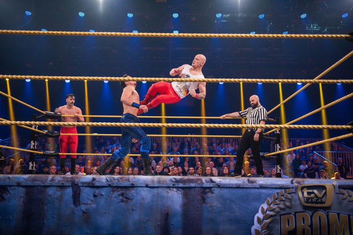 Fabian Hambüchen schickt René Casselly beim &quot;TV total Promi Wrestling&quot; am Samstag mit Dropkick auf die Matte / Was macht Wrestling-Superstar CESARO auf ProAcht?