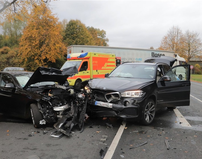 POL-HX: Mehr als 20.000 Euro Sachschaden durch Unfall