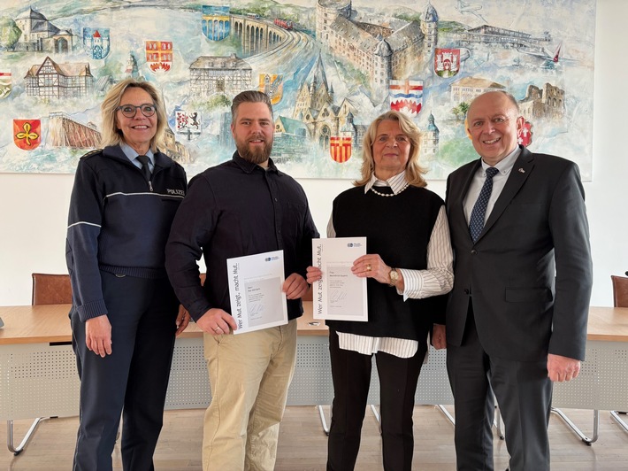 POL-PB: Courageehrung: Zwei couragierte Zeugen für Hilfeleistung geehrt