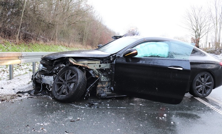 POL-HX: Unter Drogeneinfluss Unfall auf B 64 verursacht