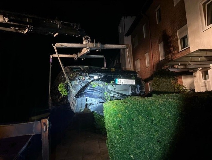 POL-BI: Diensthund stellt verfolgten Autofahrer