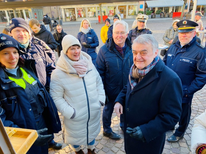 POL-HF: Coffee with a Cop- auf einen Kaffee mit uns- Besuch des Innenministers Herbert Reul