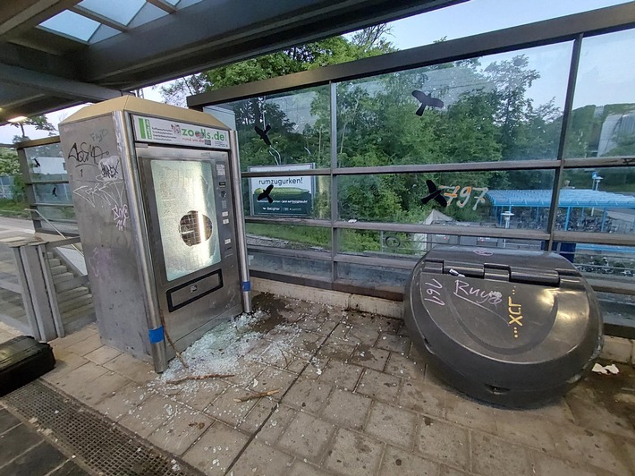 Bundespolizeidirektion München: Automatenaufbruch am Bahnhof Gräfelfing / Zwei Tatverdächtige festgenommen