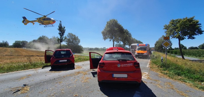 FW-WRN: TH_Person_klemmt: Verkehrsunfall mit zwei Verletzten