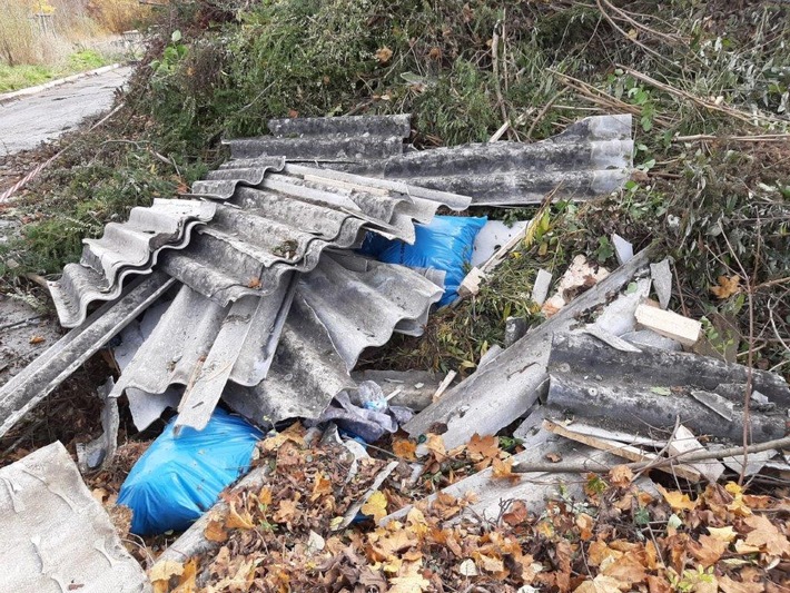 POL-LB: Leonberg-Warmbronn: Asbesthaltige Platten entsorgt