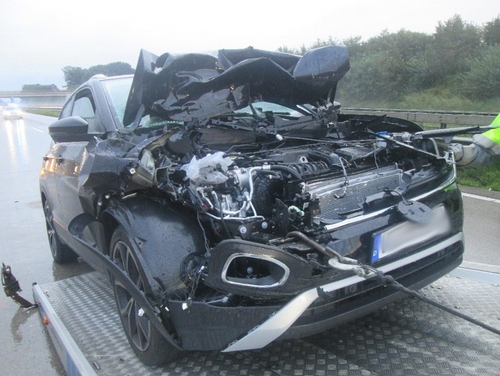 POL-DEL: Autobahnpolizei Ahlhorn: Verkehrsunfall mit zwei beteiligten Fahrzeugen auf der Autobahn 1 (Gem. Bakum) +++ Hoher Sachschaden +++ Eine leicht verletzte Person