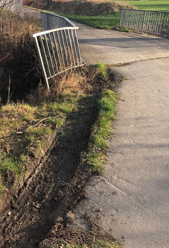 POL-SO: Werl-Büderich - Verkehrsunfallflucht "Am Budberger Pfad"