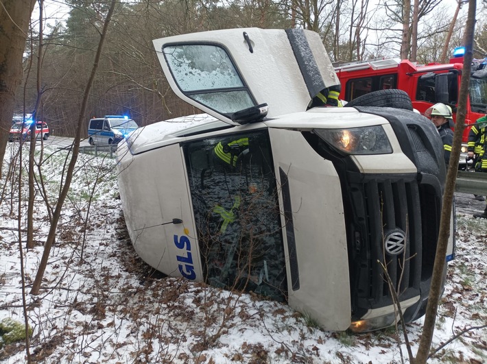 POL-CE: Verkehrsunfall mit ungekipptem Transporter zwischen Groß Hehlen und Scheuen