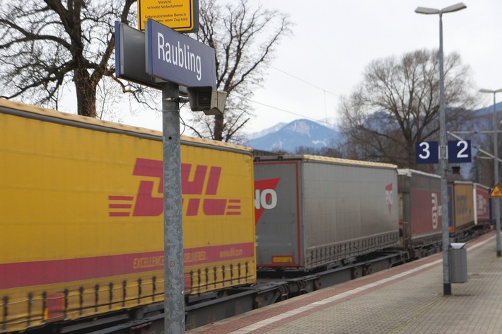 Bundespolizeidirektion München: Güterzug statt Taxi - Gefährliche Heimfahrt nach nächtlicher Disco-Tour