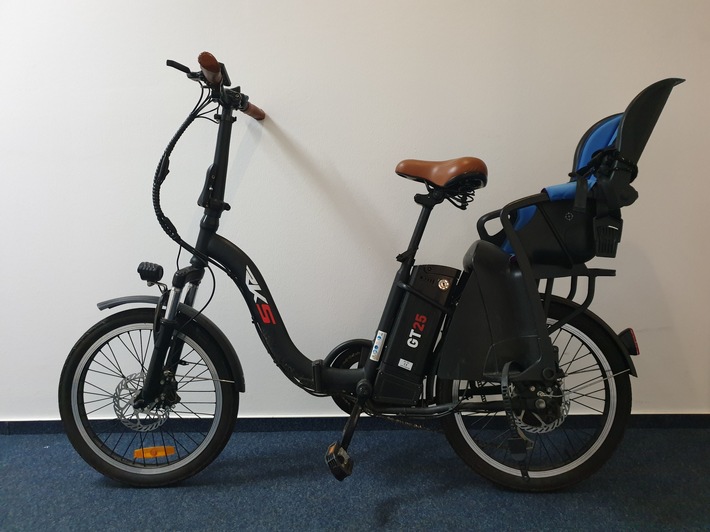 BPOL-HB: Bahnhofsgeschichten: Bundespolizei vollstreckt vier Haftbefehle und sucht die Eigentümer eines E-Bikes mit Kindersitz