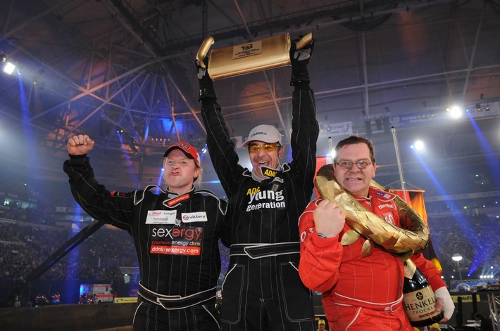 Erfolgreiche Bruchpiloten: Formel 1-Fahrer Adrian Sutil, Axel Stein und Christian Clerici siegen bei "Die große TV total Stock Car Challenge 2009" / Topquote mit 20.2 Prozent MA