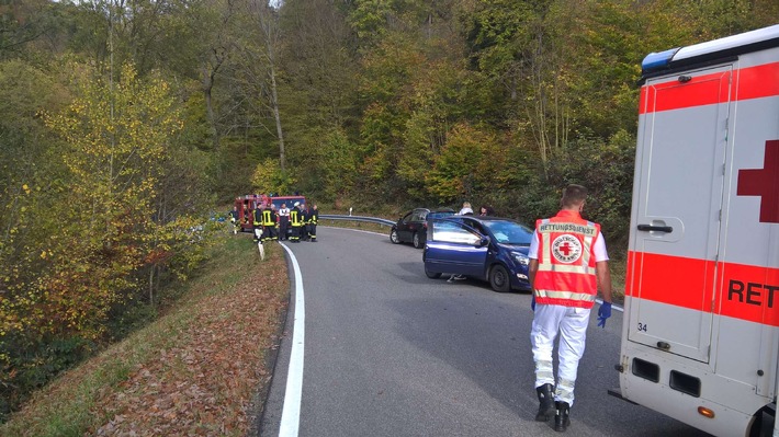 POL-PDKL: 41- jährige in Kurve mit Entgegenkommenden kollidiert