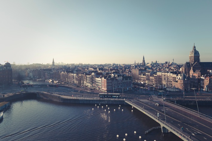 HRS stärkt Standorte in Europa mit neuen Büros in Amsterdam und Paris