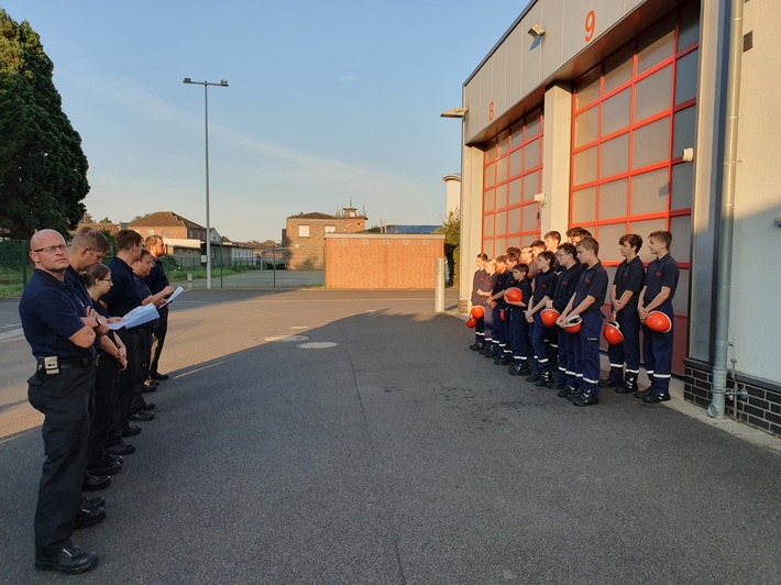 FW Tönisvorst: Erfolgreicher Berufsfeuerwehrtag für die Jugendfeuerwehr Tönisvorst