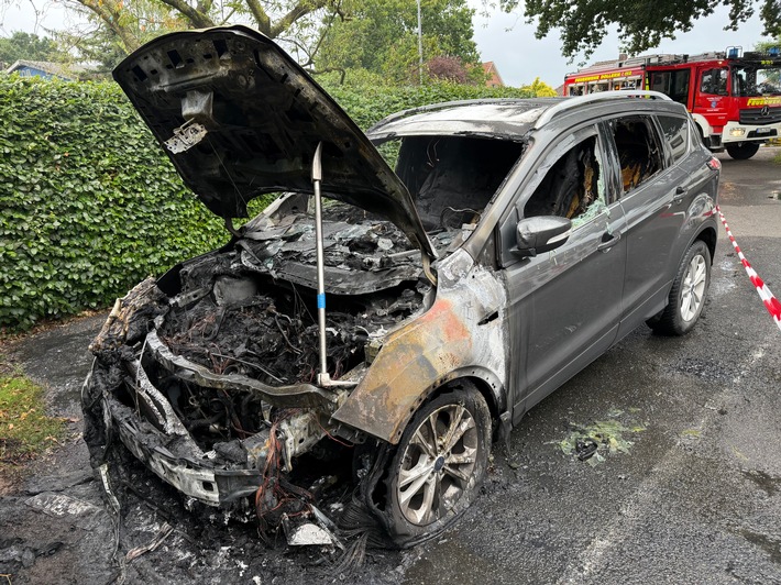 POL-STD: Unbekannter schleicht sich in Wohnhaus ein und entwendet Schmuck, Hyundai-Tuscon in Buxtehude entwendet, Ford Kuga gerät in Dollern in Brand