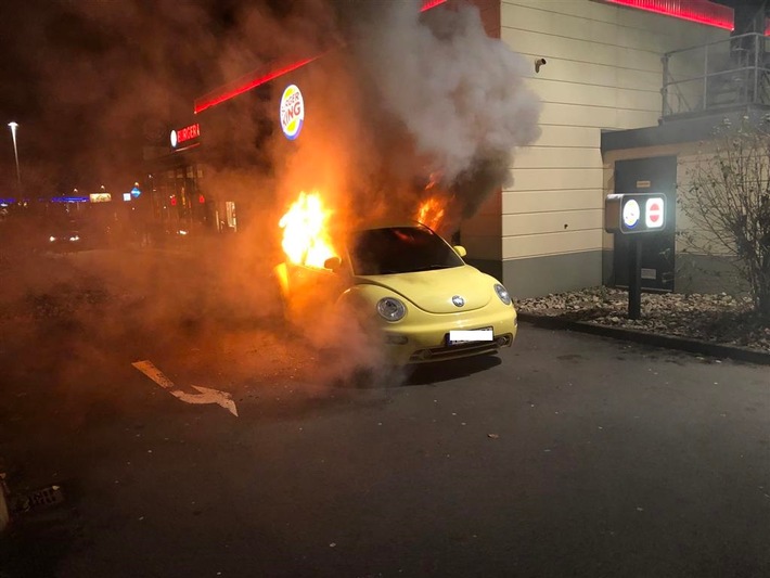 POL-PDPS: Brand eines VW Beetle