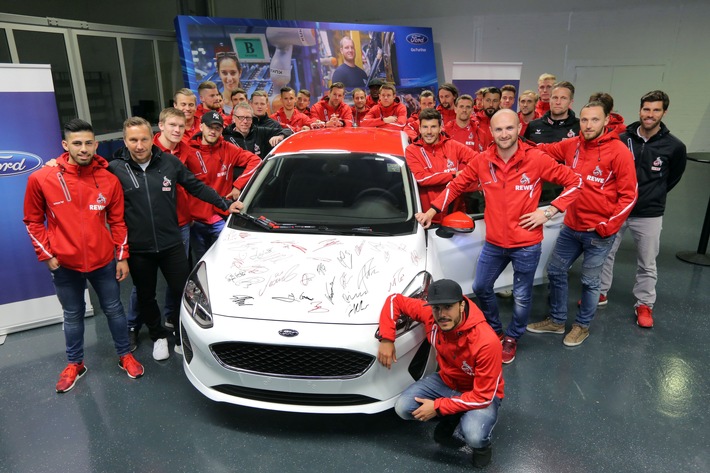 Mannschaft und Trainer des 1. FC Köln zur Autogrammstunde und Werkführung bei Ford (FOTO)