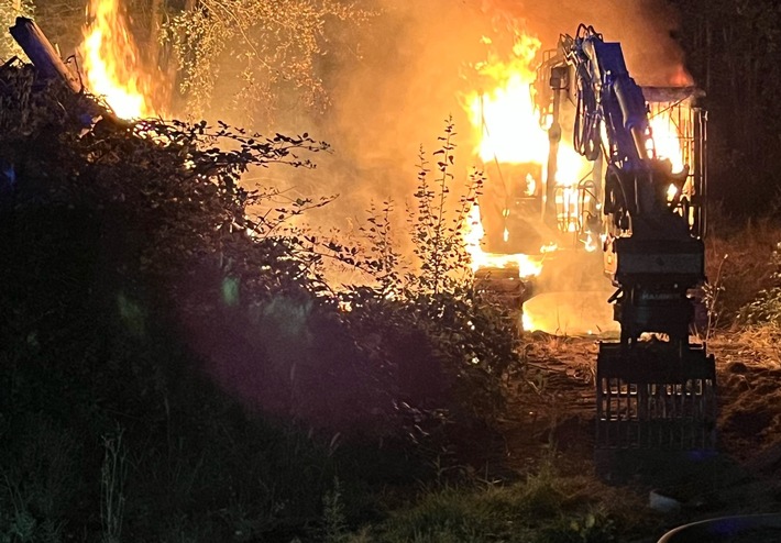POL-MI: Bagger fängt Feuer