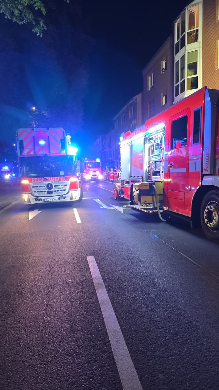 POL-RBK: Bergisch Gladbach - Rauchentwicklung in Treppenhaus sorgt für Einsatz von Feuerwehr und Polizei - Gemeinsame Pressemitteilung