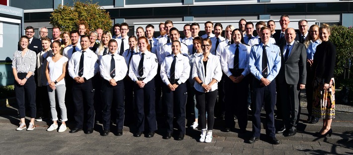 POL-PB: 34 neue Polizistinnen und Polizisten für die Kreispolizeibehörde Paderborn