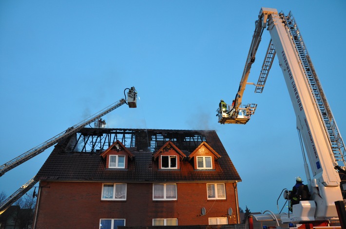 POL-WL: Feuer im Mehrfamilienhaus