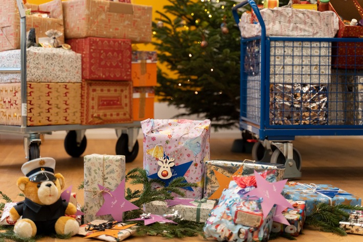 POL-AC: Weihnachtessen in Kisten und ein besonderer Tannenbaum