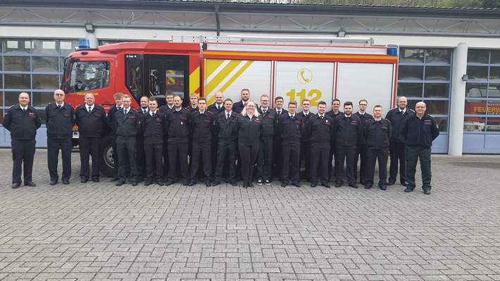 FW Drolshagen: Lehrgang &quot;Maschinist für Löschfahrzeuge&quot; der Feuerwehren im Kreis Olpe erfolgreich abgeschlossen