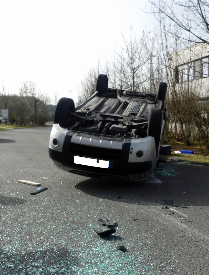 POL-GM: Vier Verletzte bei Unfall in Windhagen