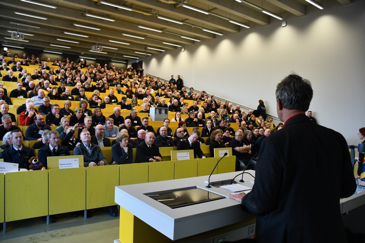 Kassel war für ein Wochenende Hauptstadt der Brandschutzerziehung / Teilnahmerekord: 400 Personen bei Forum Brandschutzerziehung und -aufklärung