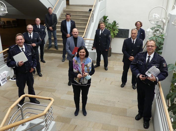 POL-SO: Kreis Soest - 320 Jahre Polizeierfahrung