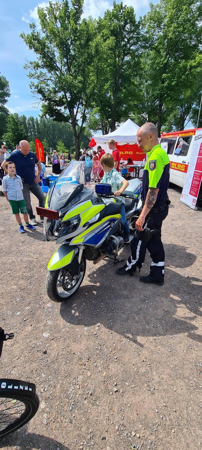 POL-ME: Monheimer Kindertag: Großer Andrang am Stand der Polizei - Monheim am Rhein - 2205147